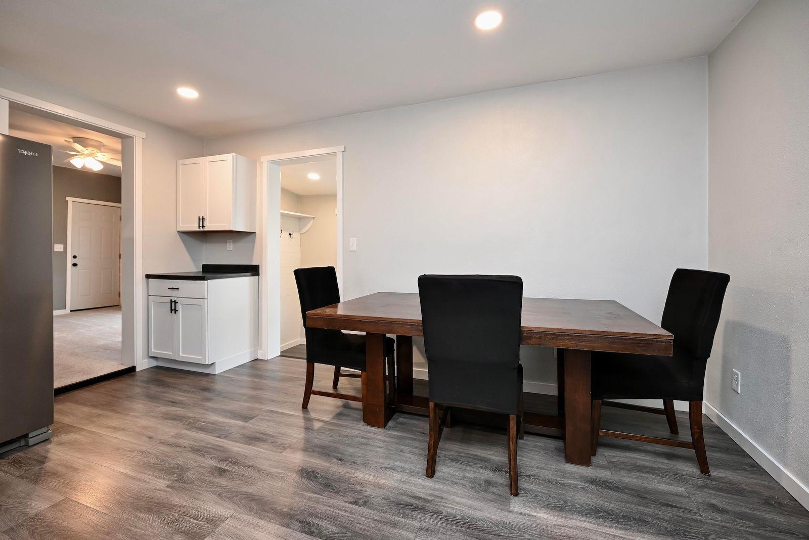 Eat-in Kitchen