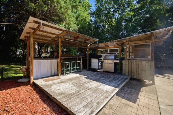 Outside entertaining area