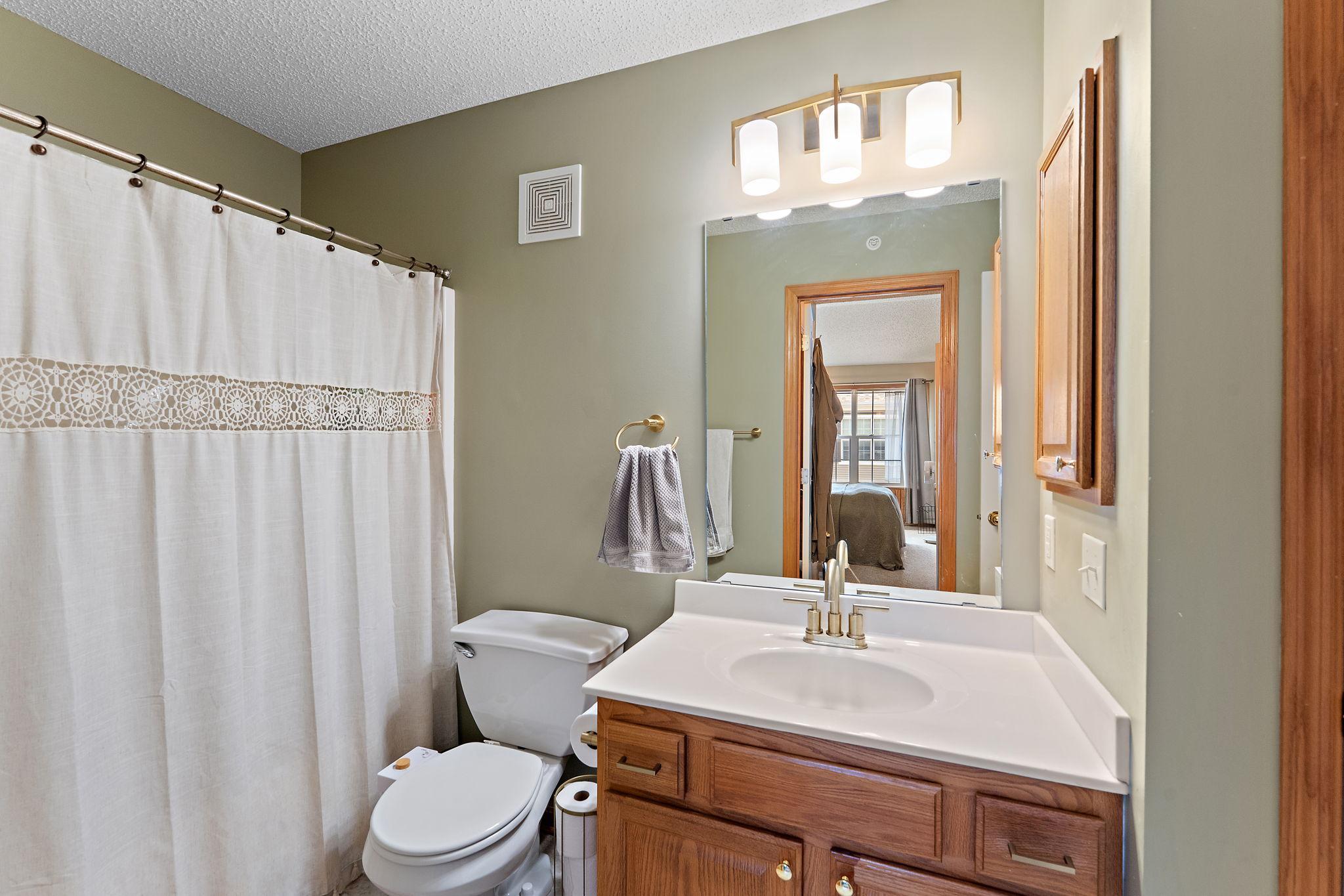 Upper full bath.