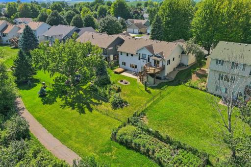 easy access to walking trails in the back of the house