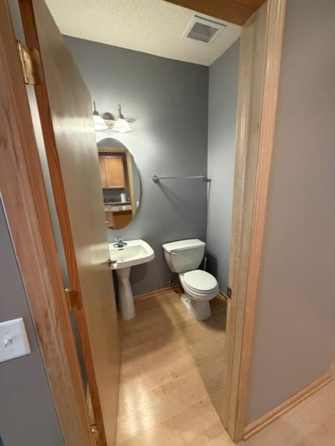 Guest half bath right off kitchen