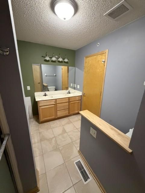 Private ensuite with double sinks