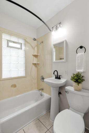 28-web-or-mls-4214 N Vincent Ave-28.jpg