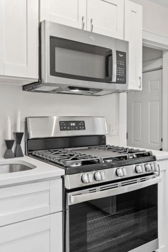 21-web-or-mls-4214 N Vincent Ave-21.jpg