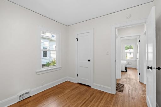 26-web-or-mls-4214 N Vincent Ave-26.jpg
