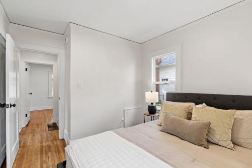 23-web-or-mls-4214 N Vincent Ave-23.jpg