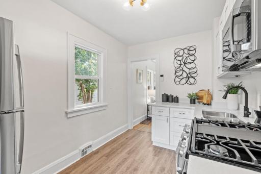 19-web-or-mls-4214 N Vincent Ave-19.jpg