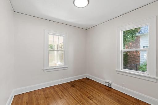 25-web-or-mls-4214 N Vincent Ave-25.jpg