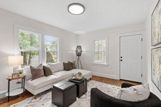 13-web-or-mls-4214 N Vincent Ave-13.jpg