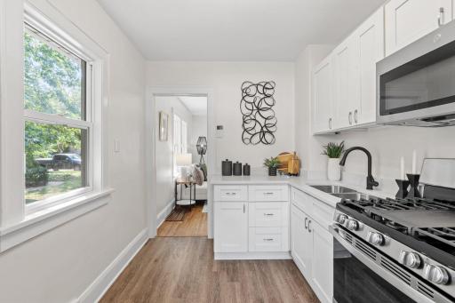 18-web-or-mls-4214 N Vincent Ave-18.jpg