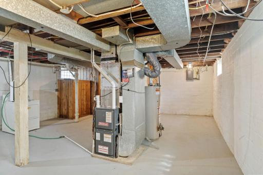 30-web-or-mls-4214 N Vincent Ave-30.jpg