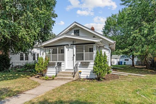2-web-or-mls-4214 N Vincent Ave-2.jpg
