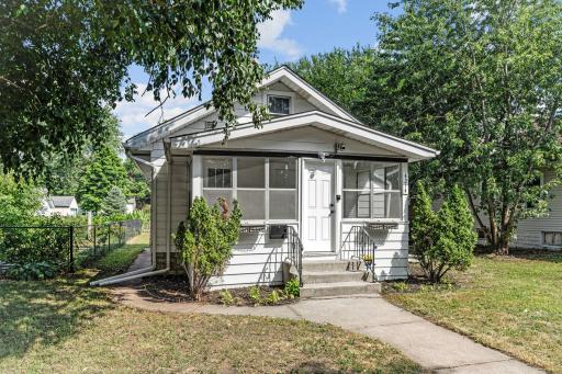 3-web-or-mls-4214 N Vincent Ave-3.jpg