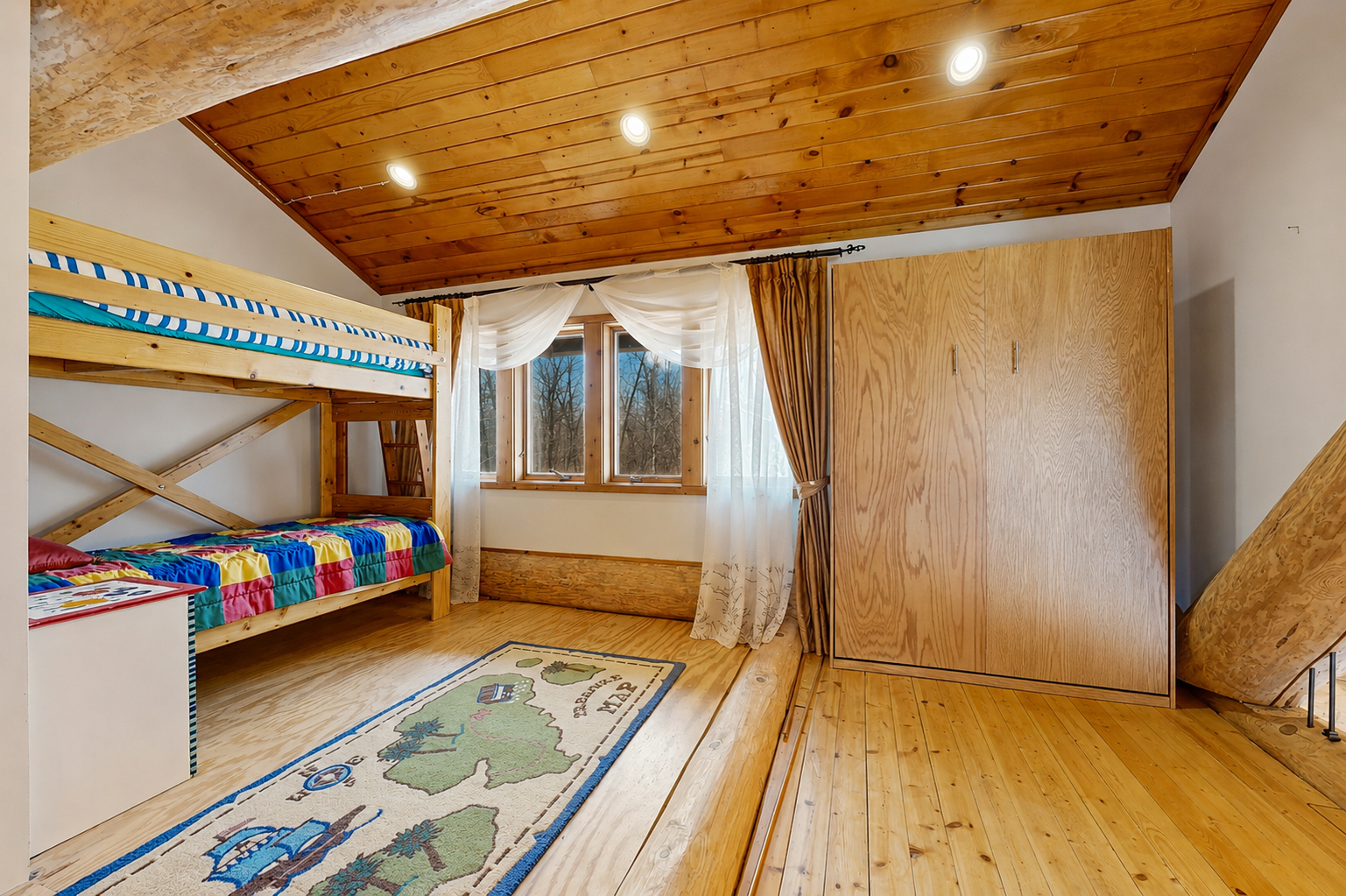 bonus room- upstairs.png