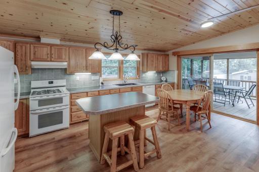 Kitchen & Dining