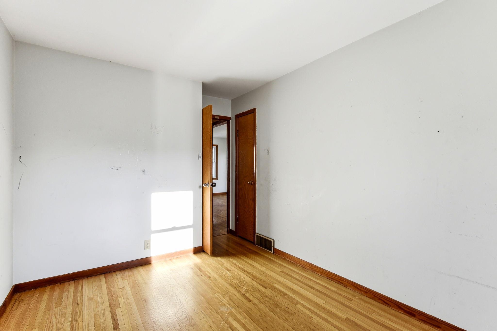 9-web-or-mls-548-82nd-Ave-NE-09.jpg