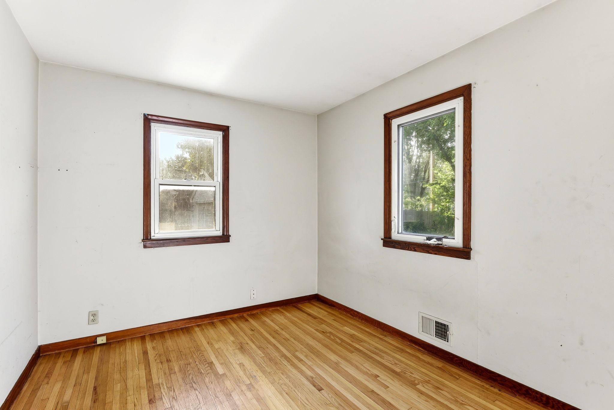 8-web-or-mls-548-82nd-Ave-NE-08.jpg
