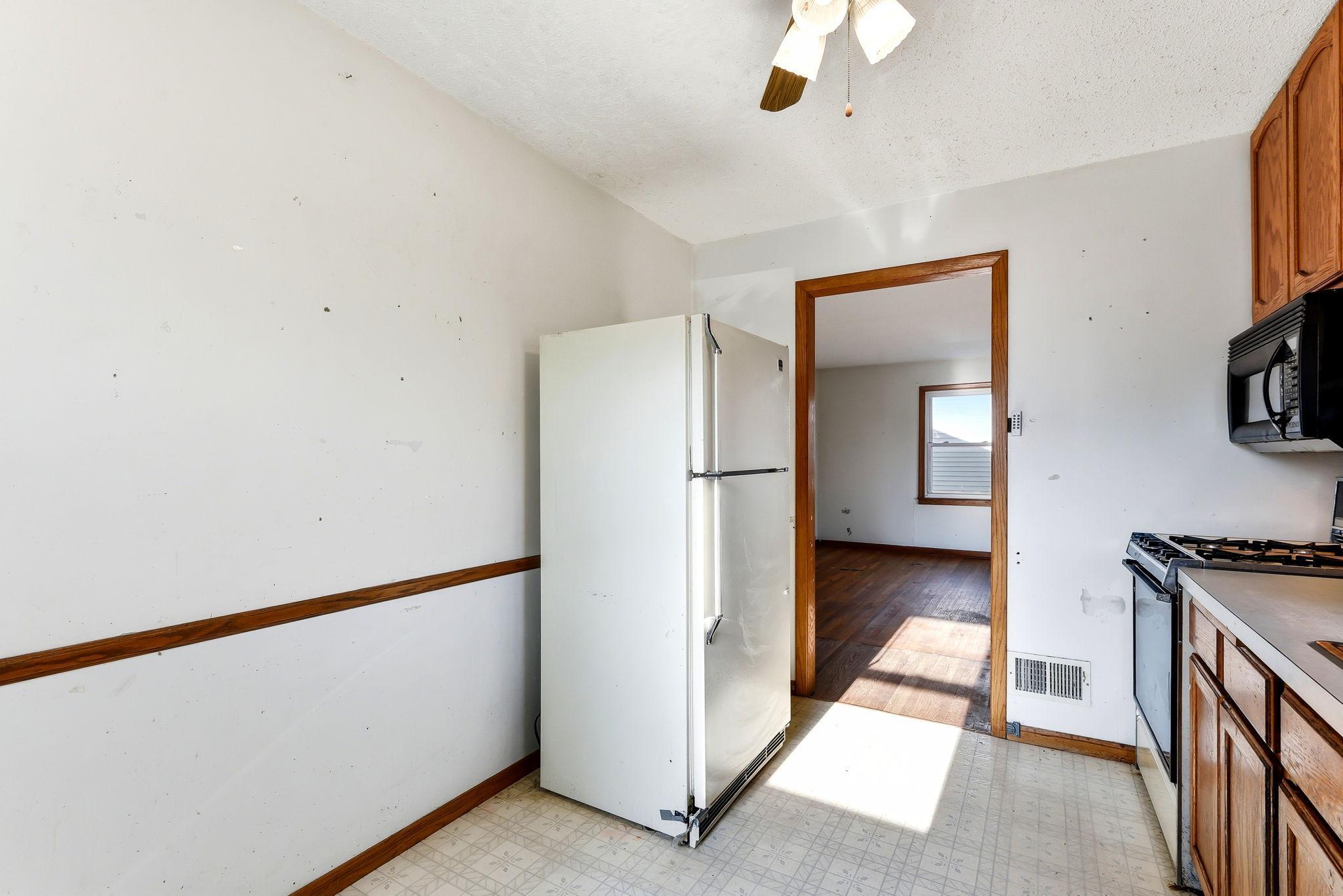 12-web-or-mls-548-82nd-Ave-NE-12.jpg