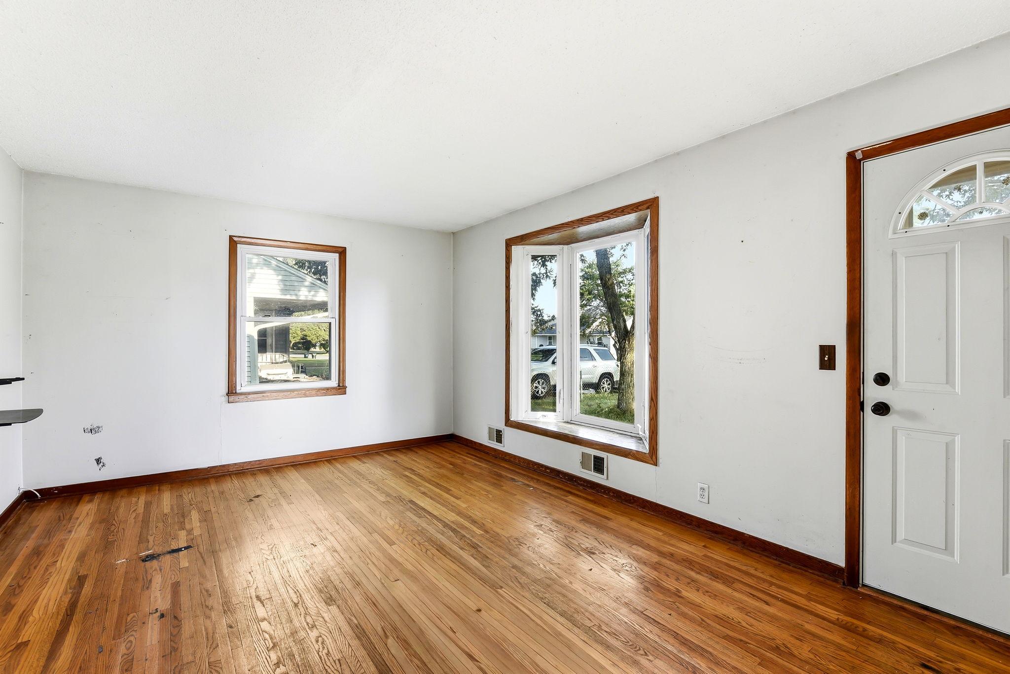 5-web-or-mls-548-82nd-Ave-NE-05.jpg