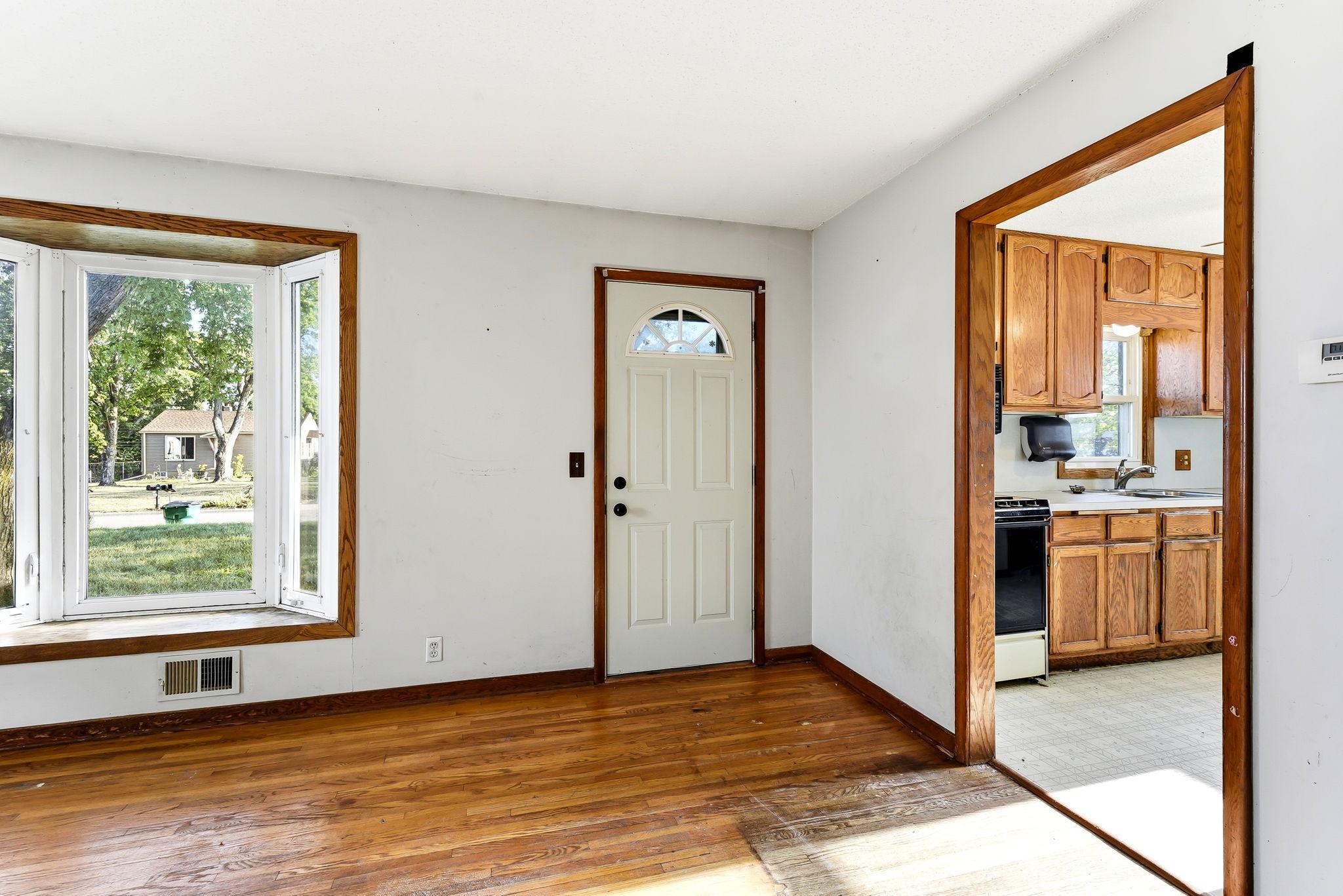 4-web-or-mls-548-82nd-Ave-NE-04.jpg