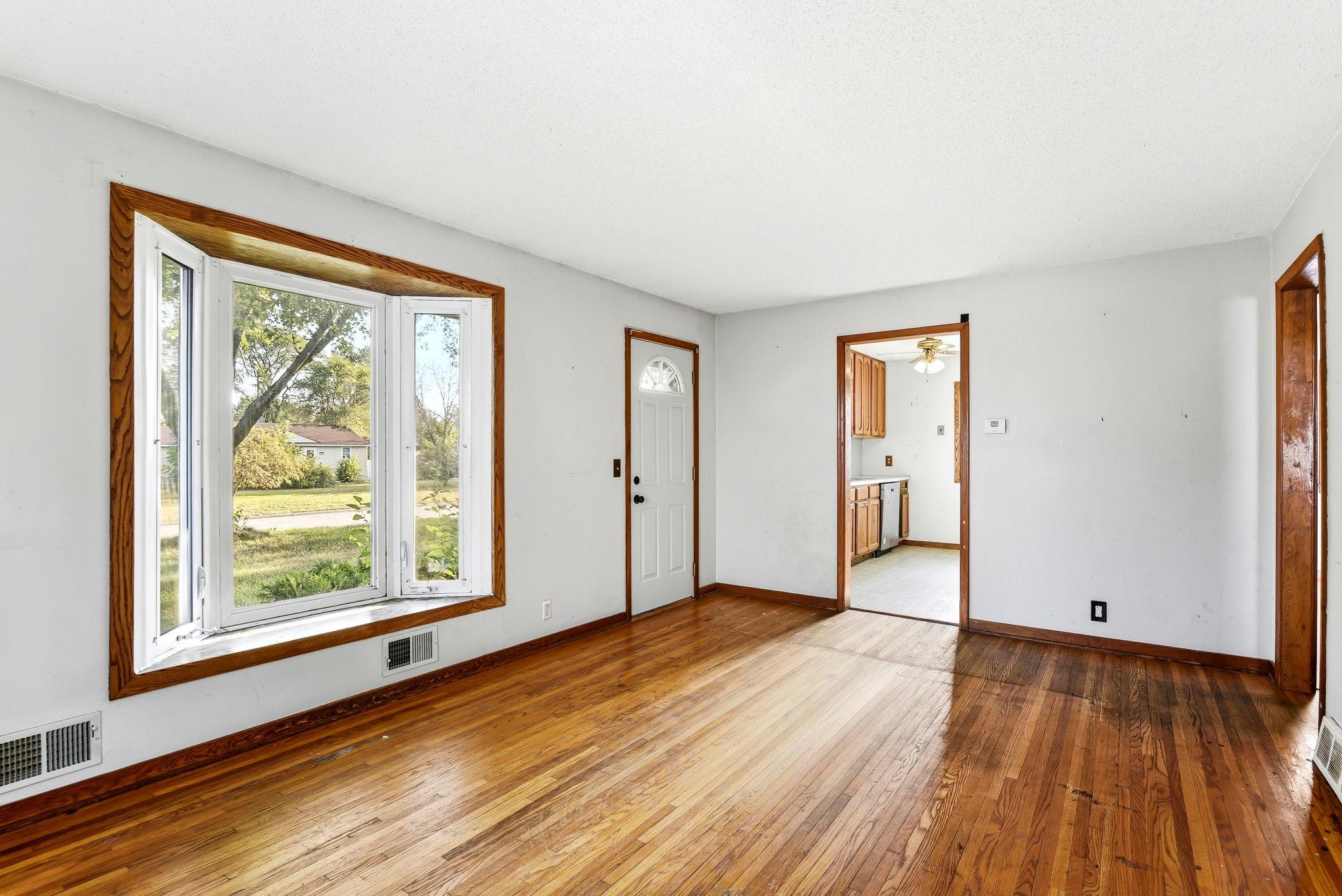 7-web-or-mls-548-82nd-Ave-NE-07.jpg