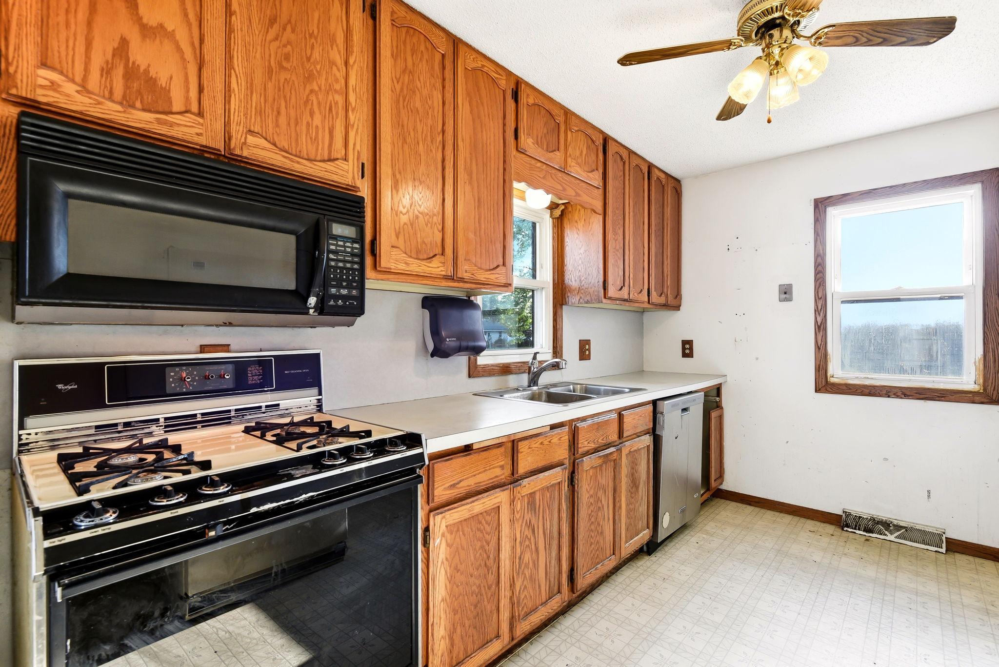 10-web-or-mls-548-82nd-Ave-NE-10.jpg
