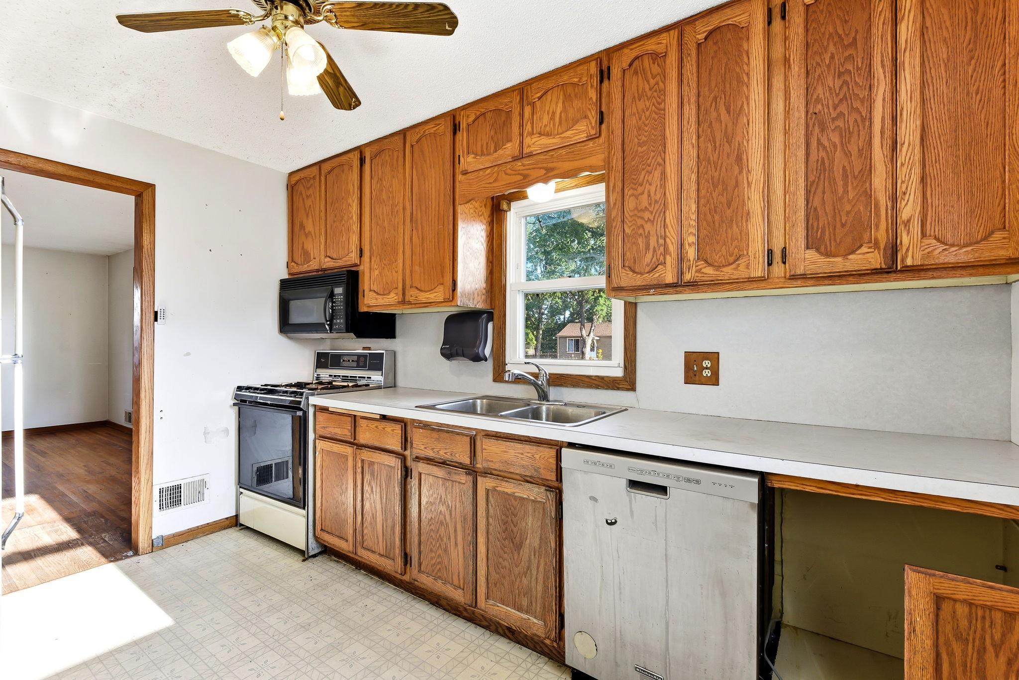 11-web-or-mls-548-82nd-Ave-NE-11.jpg