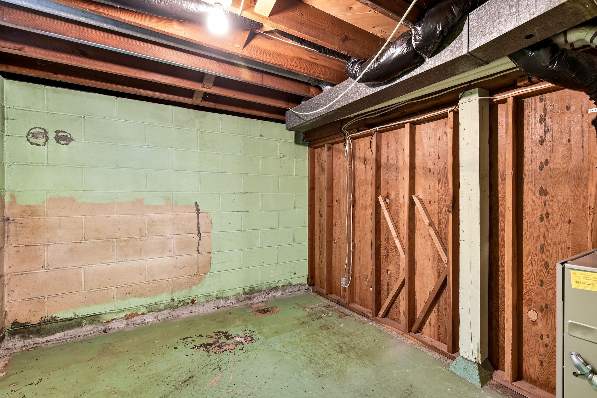 23-web-or-mls-548-82nd-Ave-NE-23.jpg