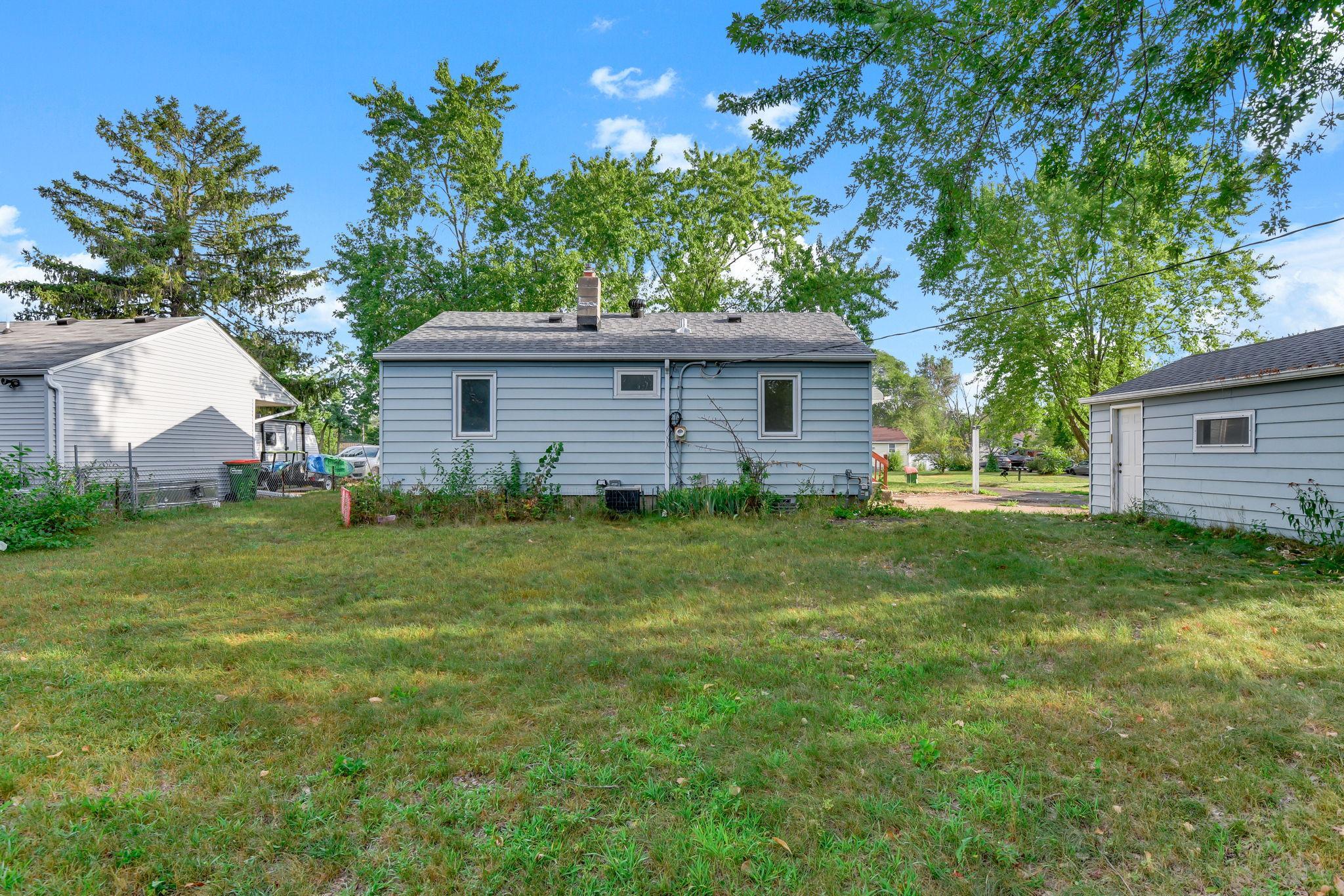 28-web-or-mls-548-82nd-Ave-NE-28.jpg