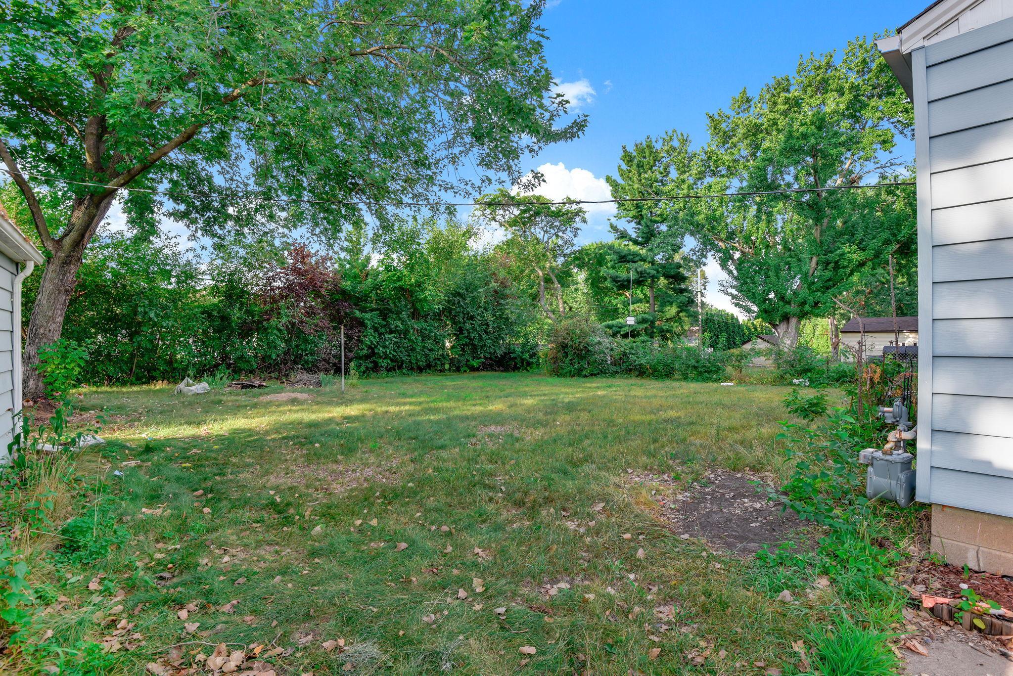 27-web-or-mls-548-82nd-Ave-NE-27.jpg