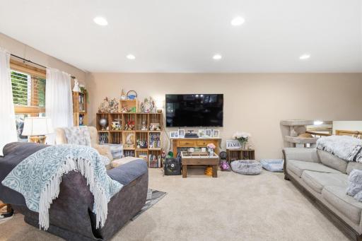 6-web-or-mls-110 Pine Circle Somerset-13.jpg