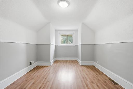 1565 7th Street E, Saint Paul, MN 55106
