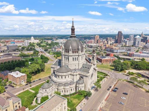 The St Paul Cathedral is just down the block.