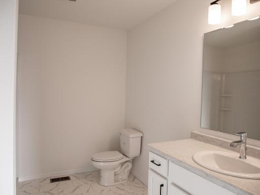 1142 W 55 Avenue, West Fargo, ND 58047