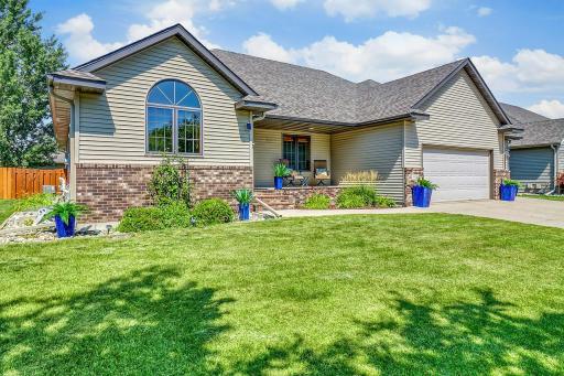 Front1_3-1280.jpg