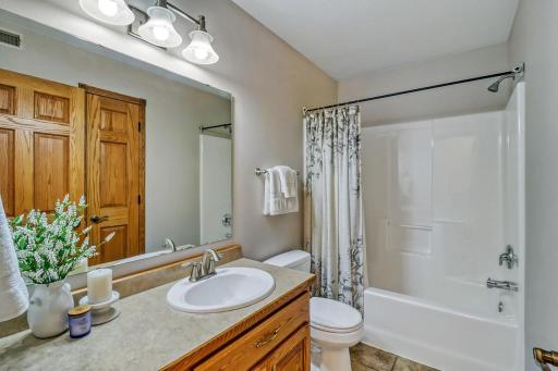 Bathroom1_1-1280.jpg