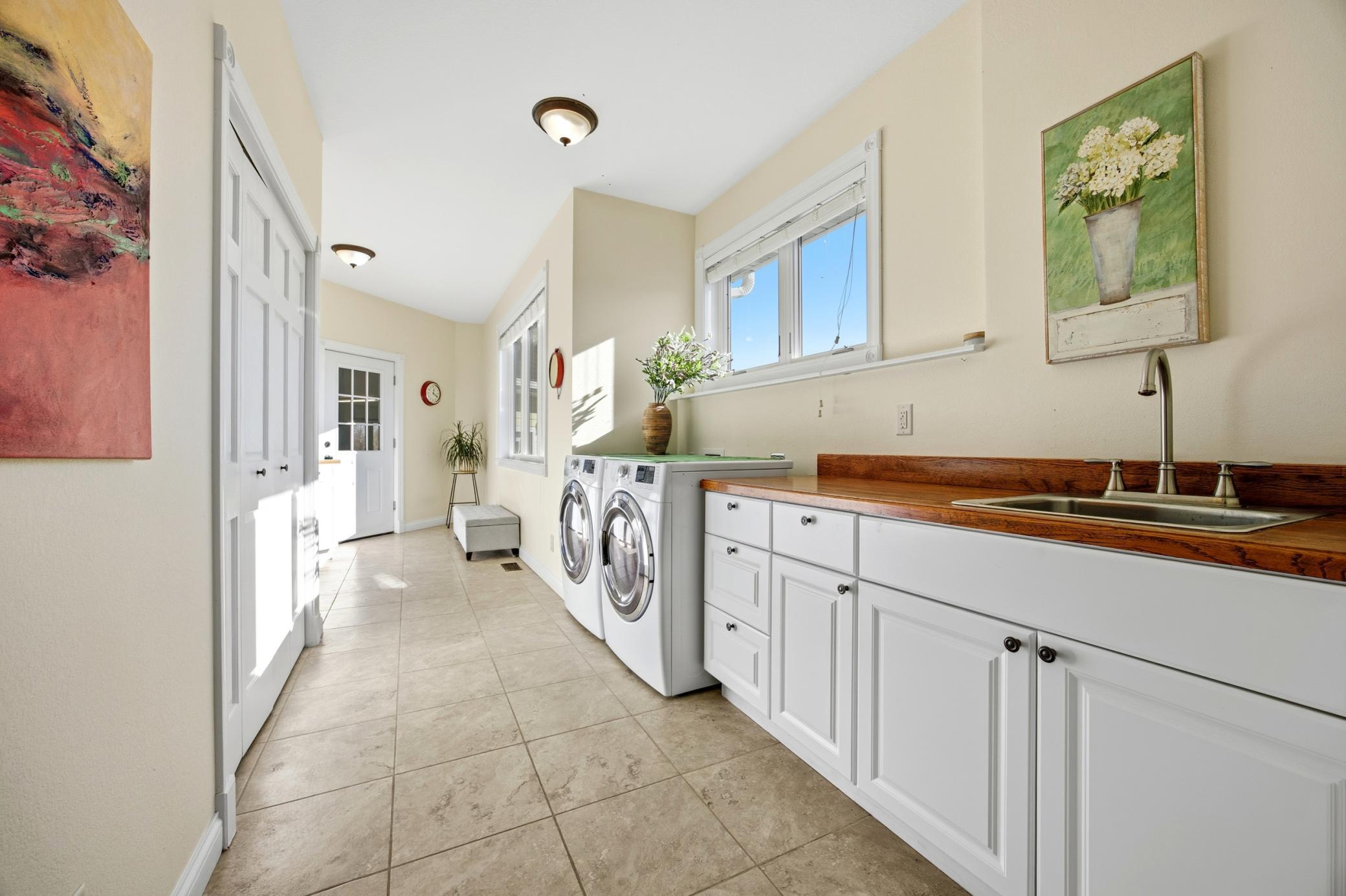 Main Floor Laundry/Mud Room