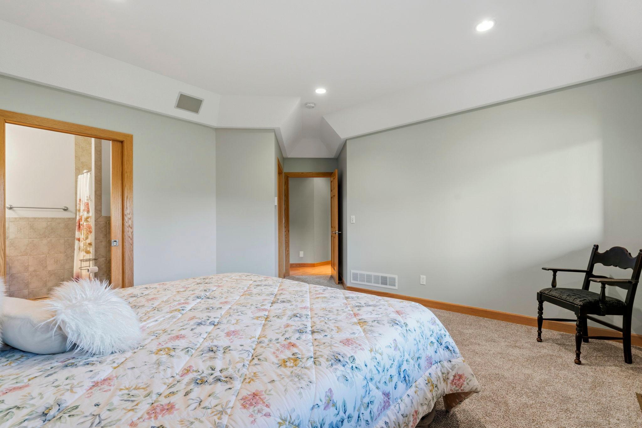 12-web-or-mls-A7308233.jpg