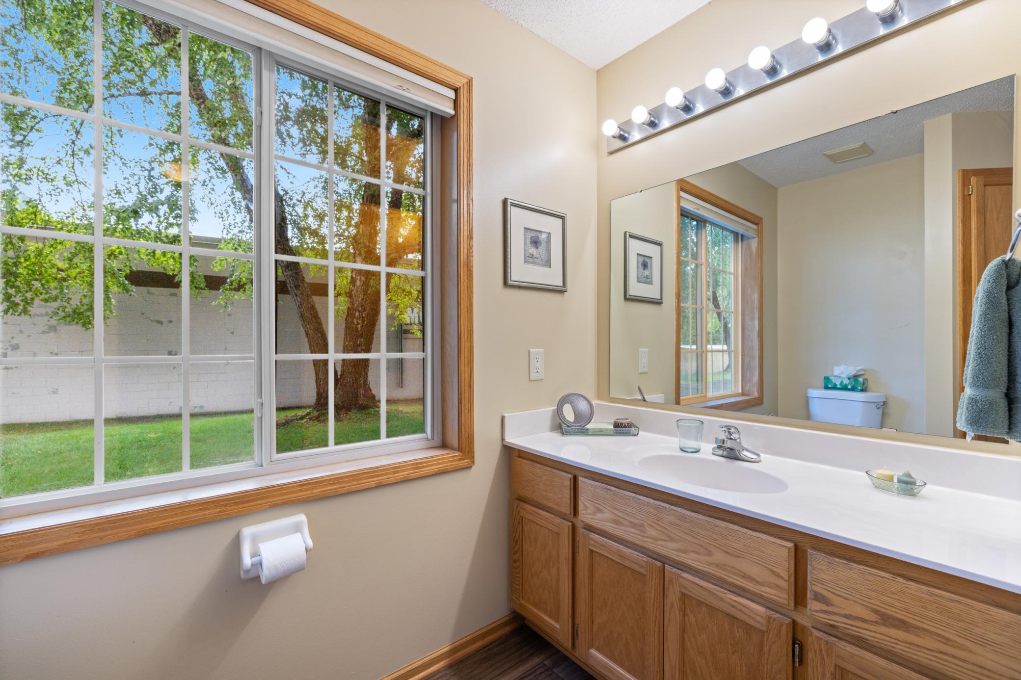 Large full guest bathroom