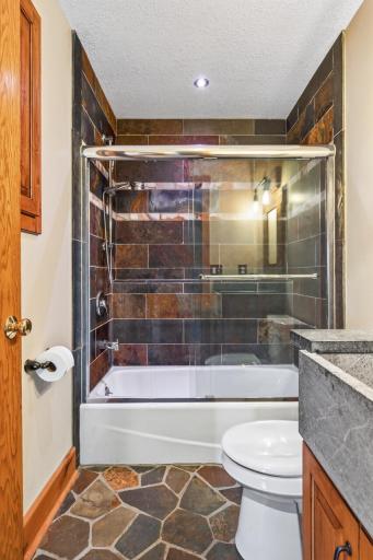 35_11607_Hillside35_mls.jpg