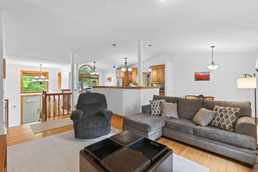 09_11607_Hillside9_mls.jpg