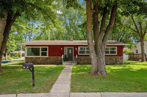 Stunning kitchen, Stone facade, newer windows
