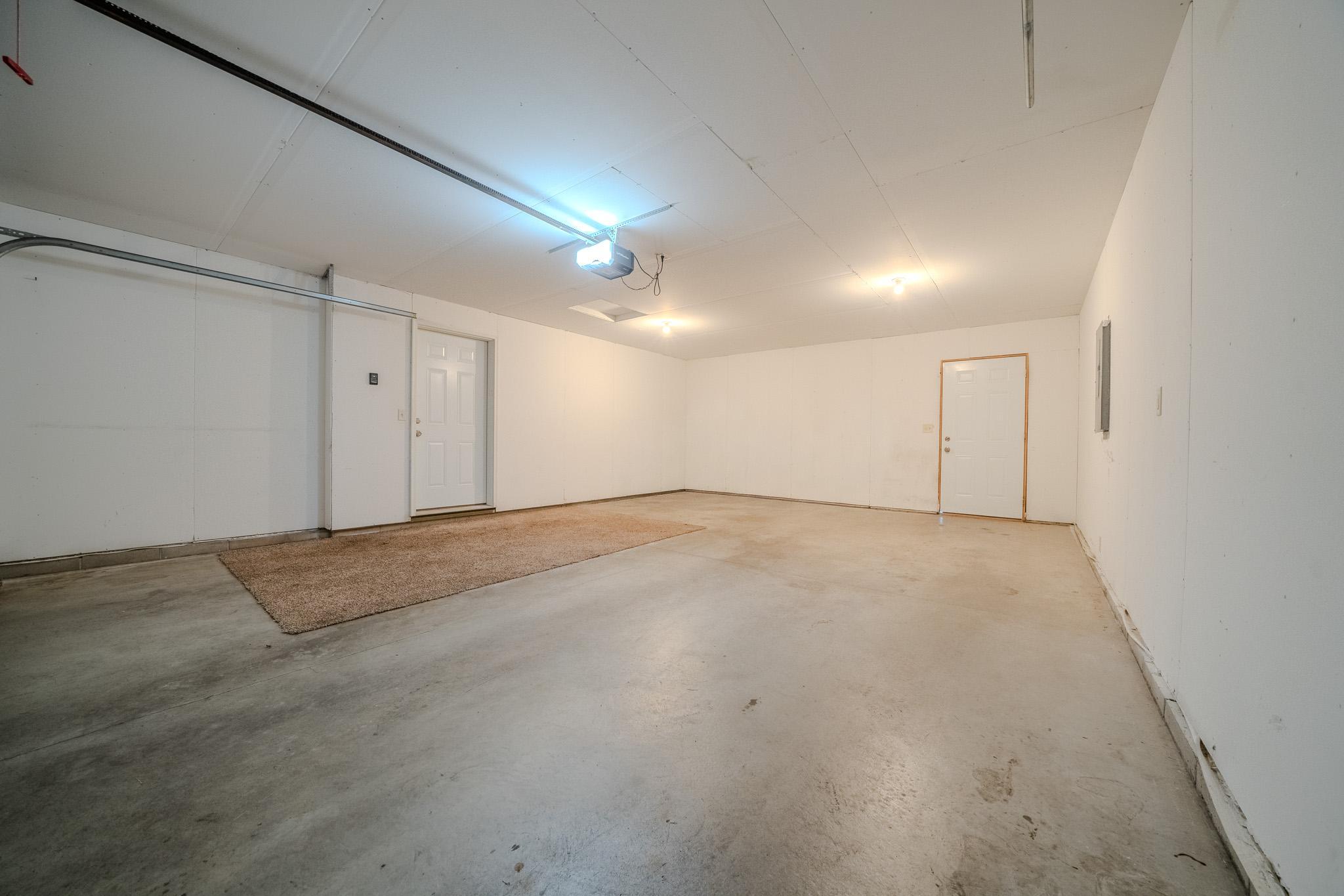 oversized 26x20' attached insulated garage