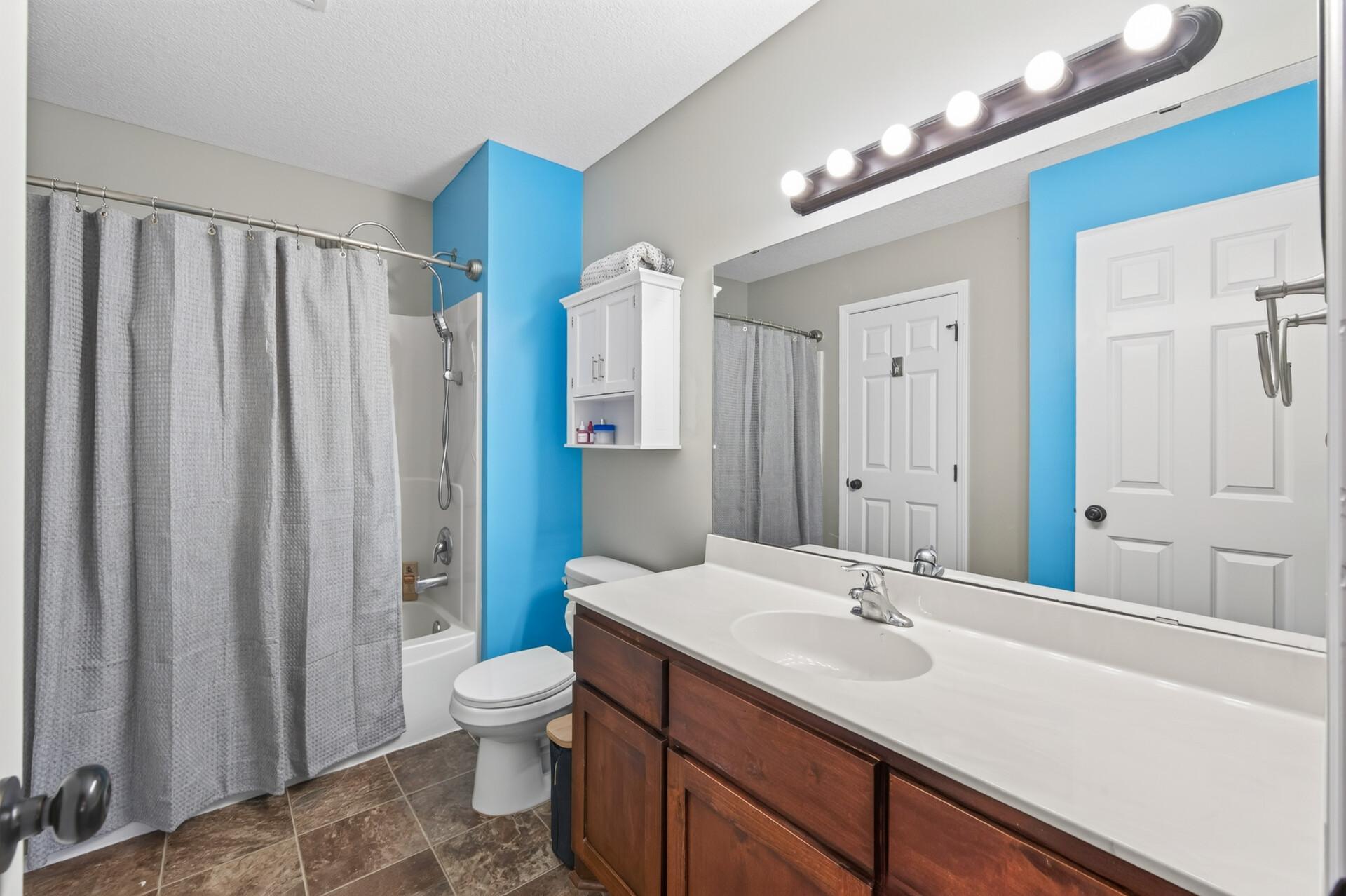Upper Level Full Bath