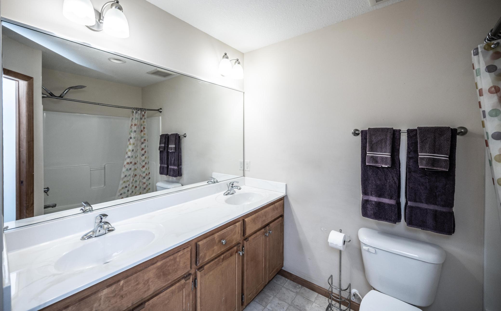 044-060-Bathroom-4200x2609.jpg
