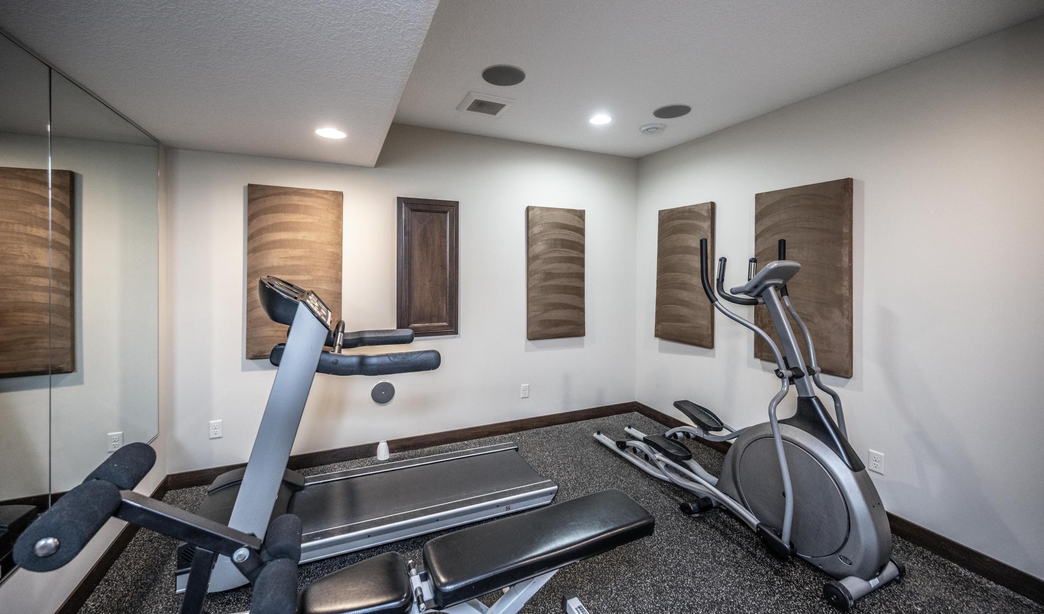 048-042-Exercise Room-4200x2472.jpg