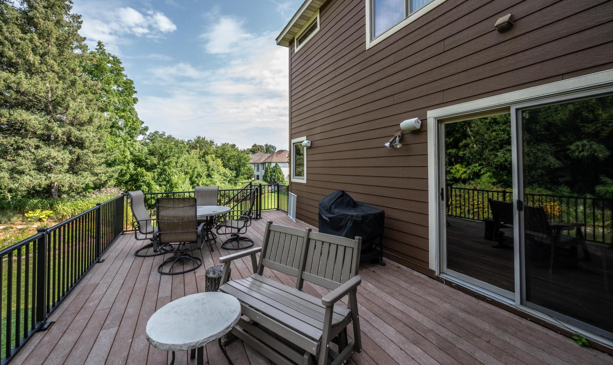 009-010-Deck-4200x2500.jpg