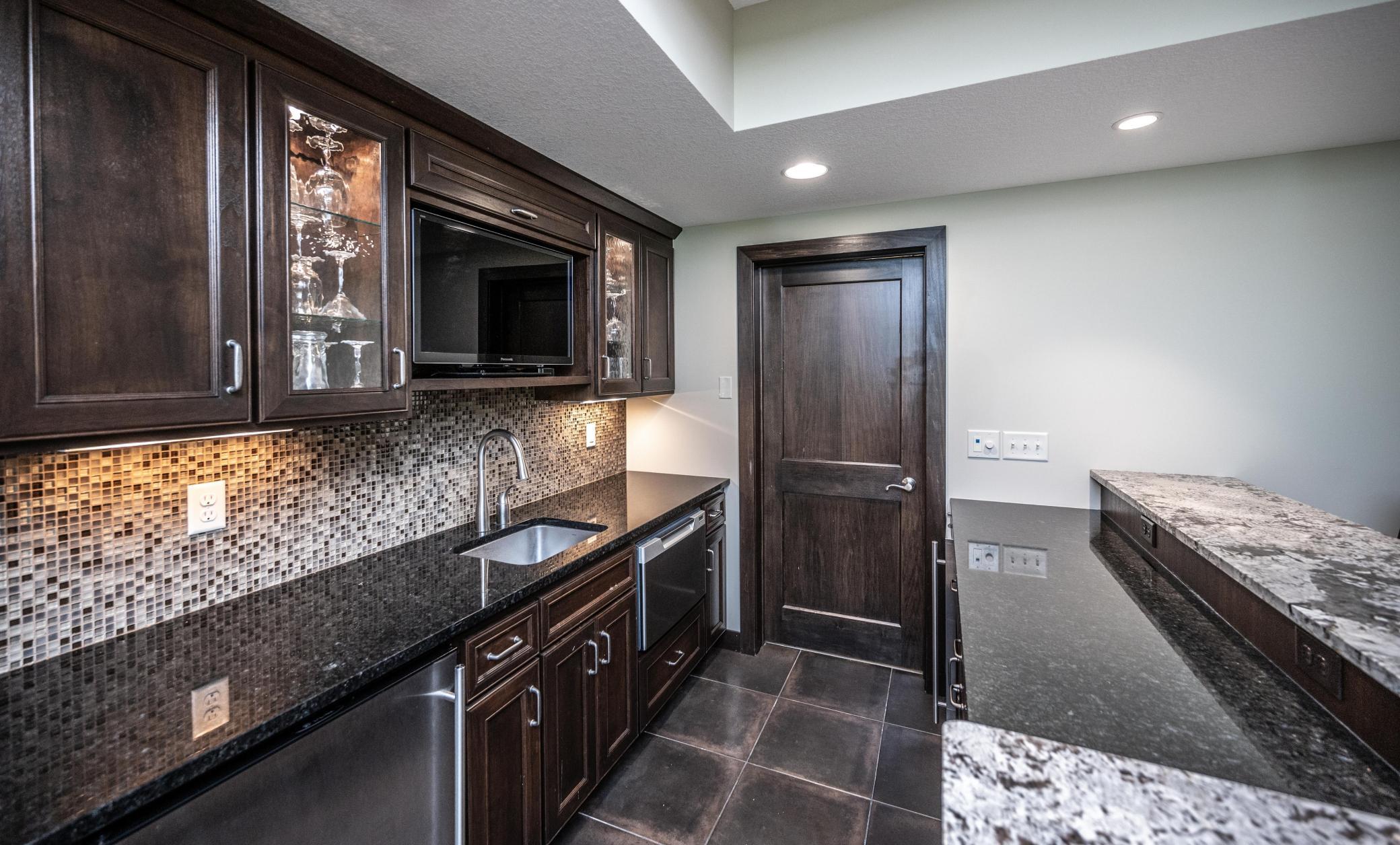 058-062-Wet Bar-4200x2539.jpg