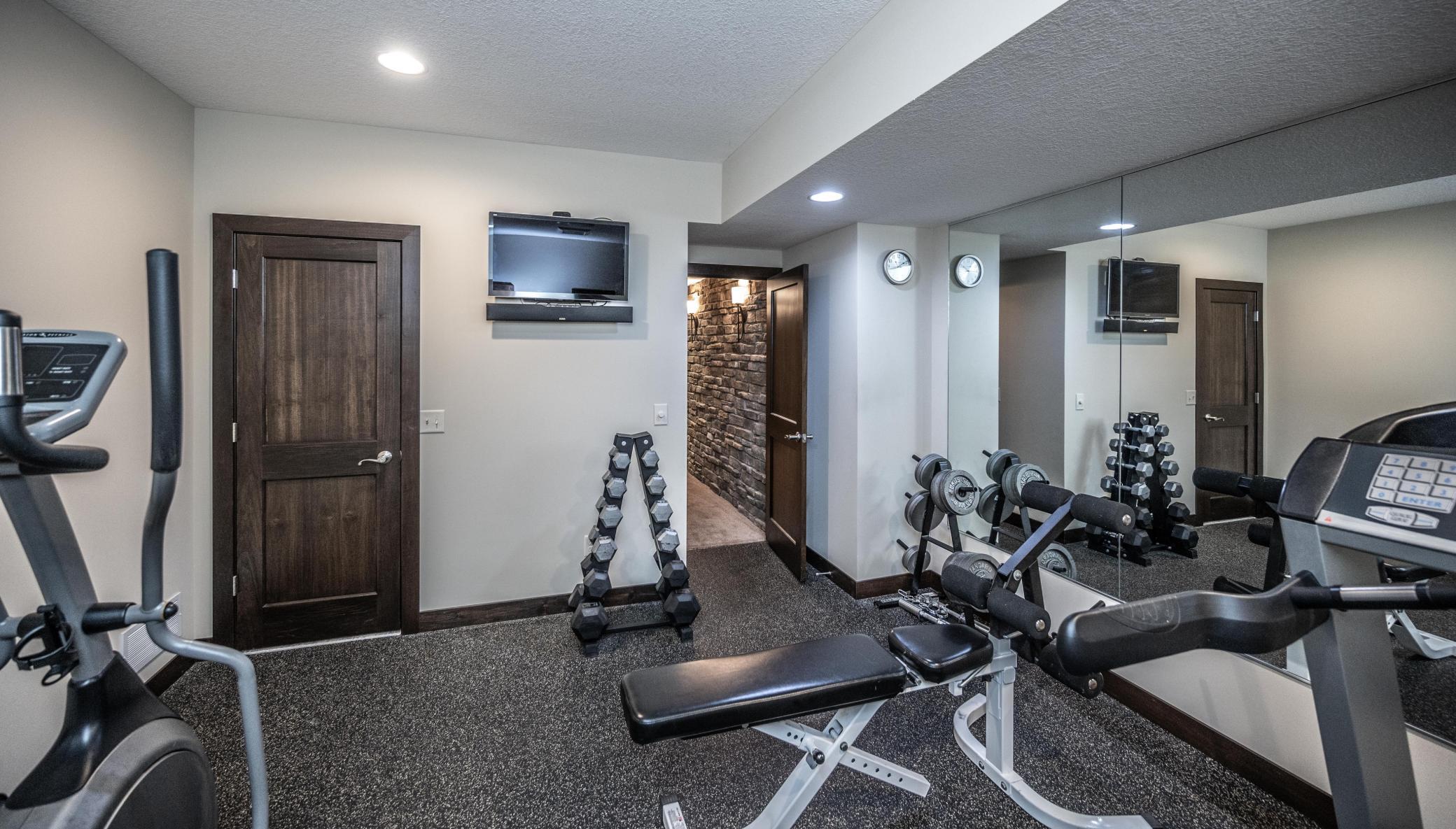 049-030-Exercise Room-4200x2395.jpg