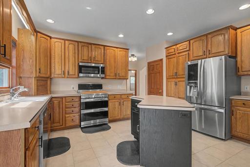 19_W7885CountryAve_Kitchen3_mls.jpg